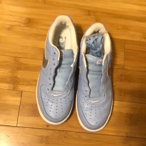 Nike Air Force 1 Low "University Blue 2004" Size 9 Sneakers - Picture 2 of 8